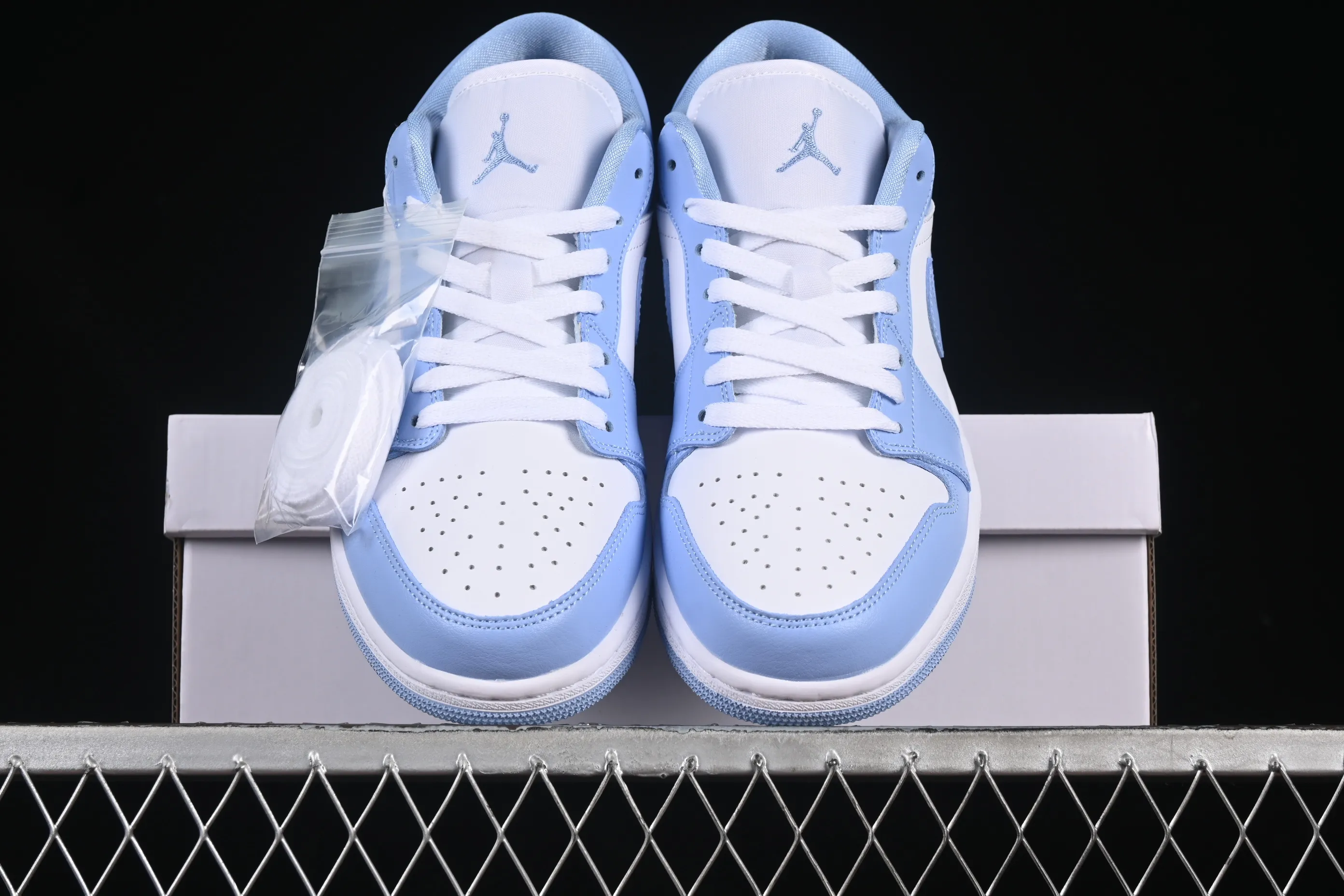 All categories Air Jordan Jordan series basketball shoes Air Jordan 1 Low Air Jordan 1 Low AJ1 Joe 1 white and blue low-top cultural and leisure sports sneakers DC0774-142